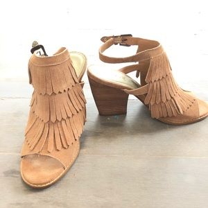 CUTE FRINGE HEEL SHOES